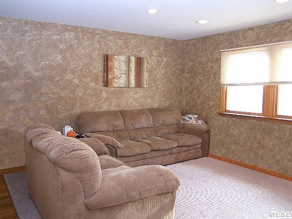 4th image of 327 Coates Ave
