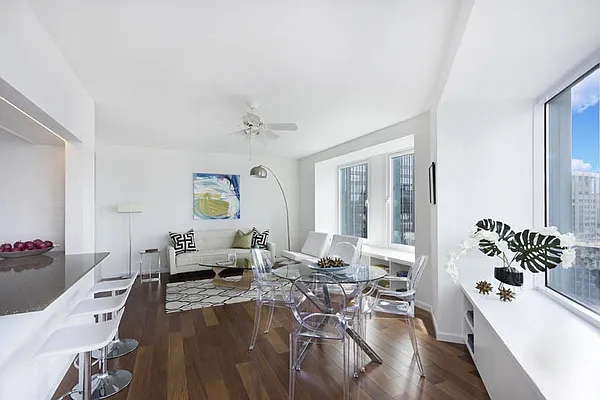 Rented by Manhattan Miami Real Estate | media 12