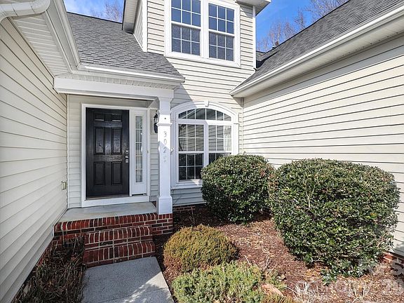 2nd image of 3025 Hiddenbrook Way