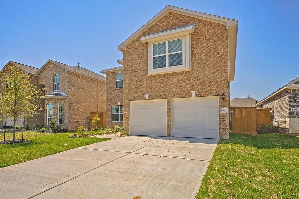 3 bed, 2.5 bath, 1922 sqft, $2,150 — Photo 1
