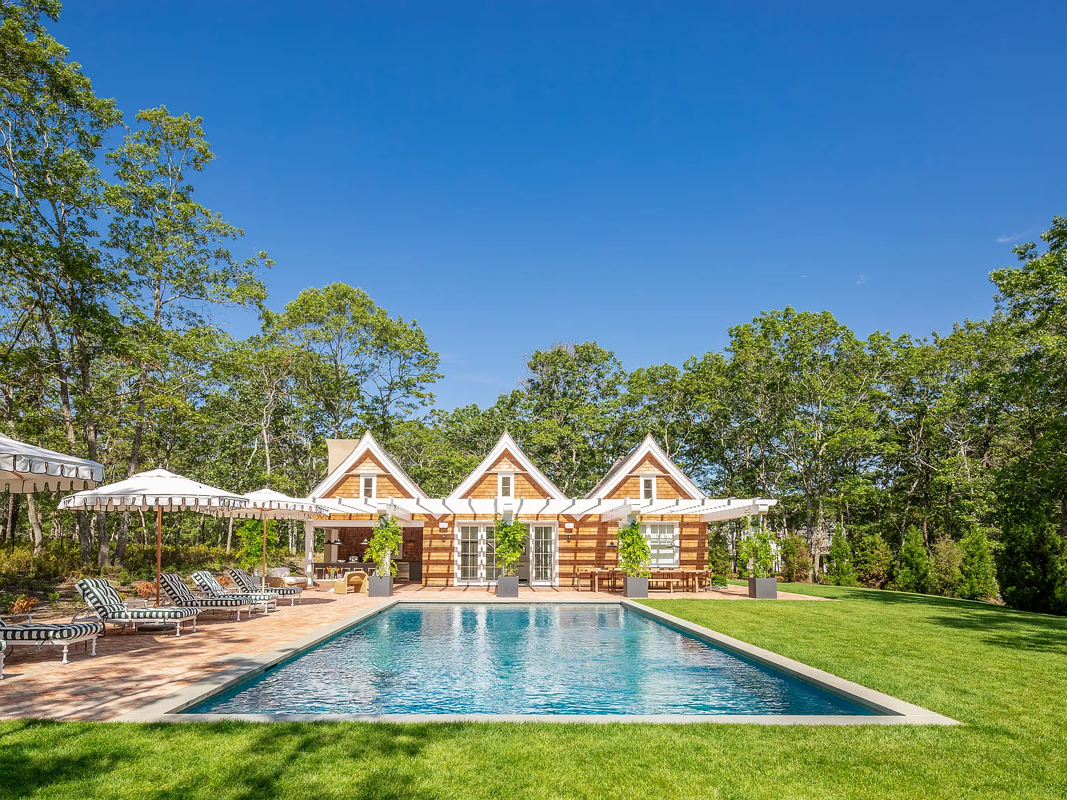 Resort-Style New Build With Pool & Pool House — Photo 3