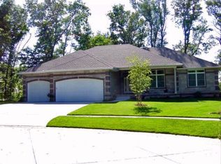 535 Timber Oak Ct, Robins, IA 52328