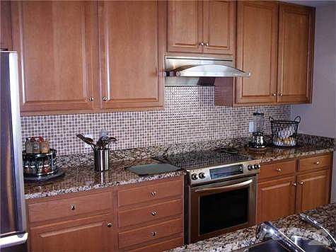 5th image of 1227 E Madison St Unit 606