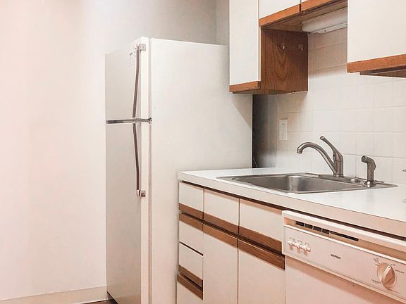 5th image of 87 Gainsborough St APT 301