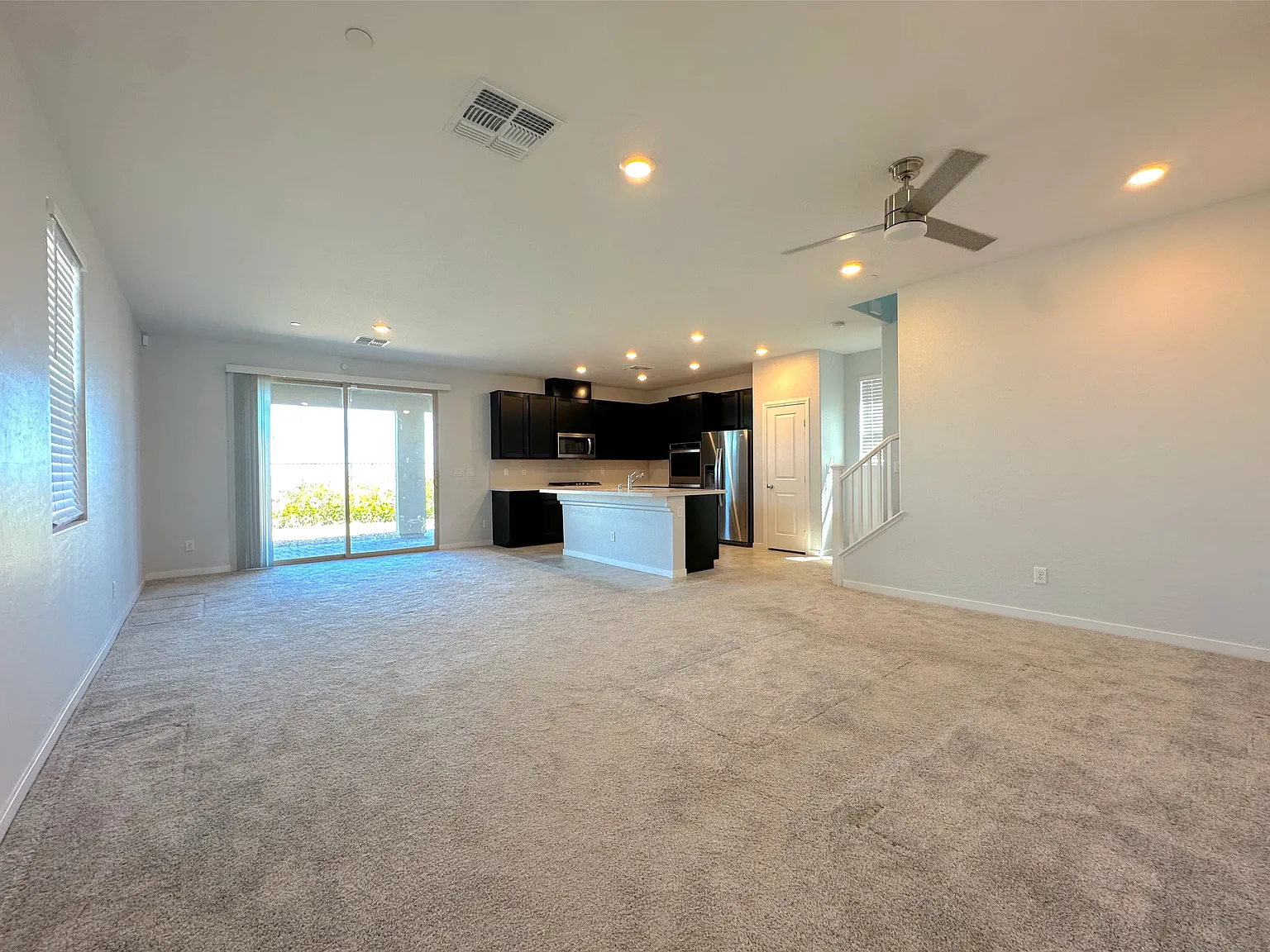 4 bed, 2.5 bath, 2107 sqft, $3,700 — Photo 3