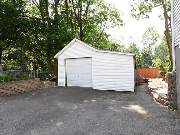 3rd image of 58-60 Forest Ave
