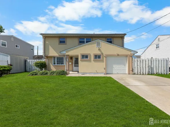 53 Tennyson St, Carteret, NJ 07008