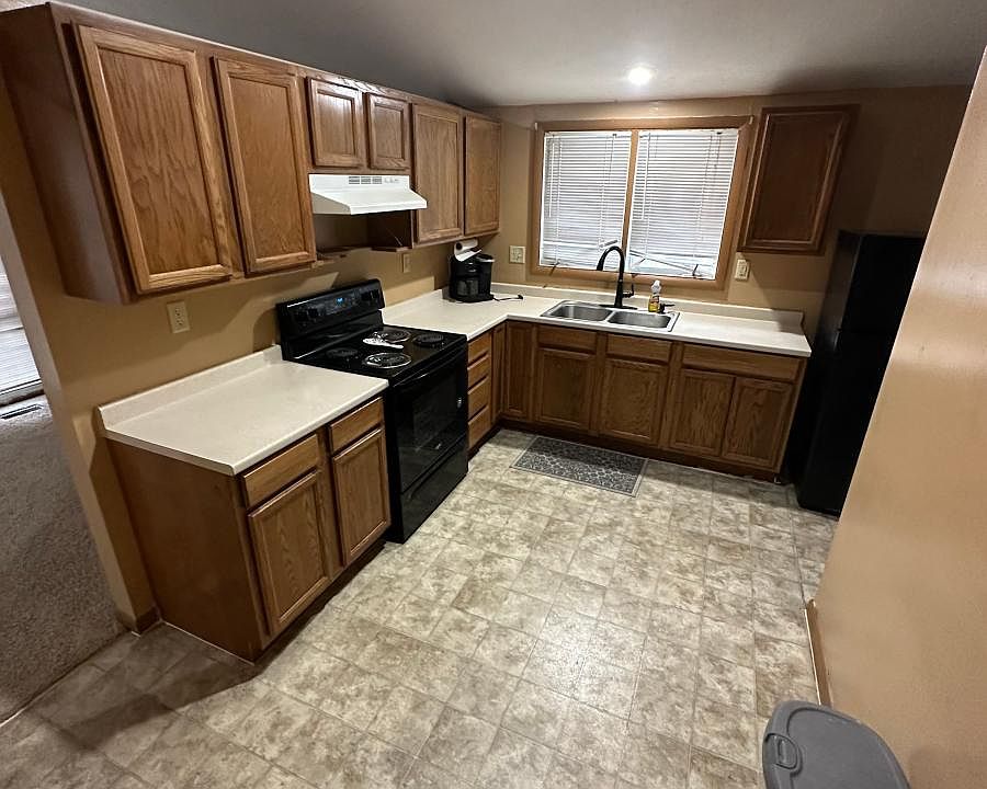 1st image of 3208 Royal Dr #1