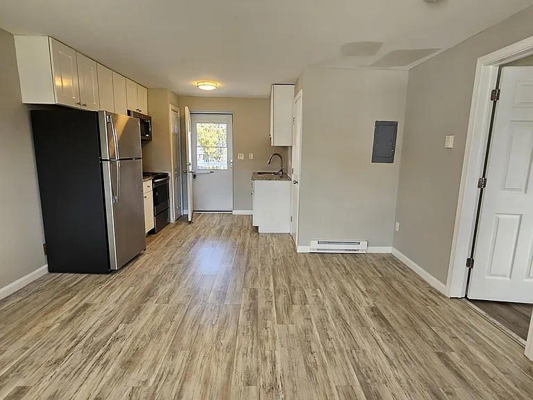 129 Cosey Beach Ave #3B — Photo 2