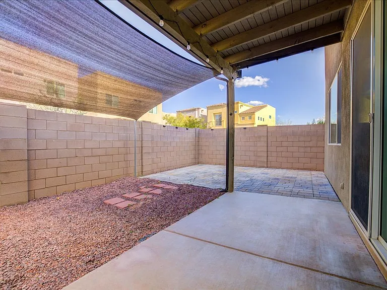 241 E Imperial Ct — Photo 29