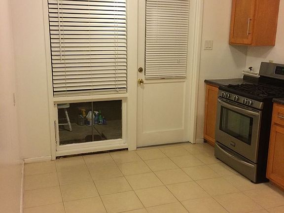 3rd image of 3962 Clairemont Dr