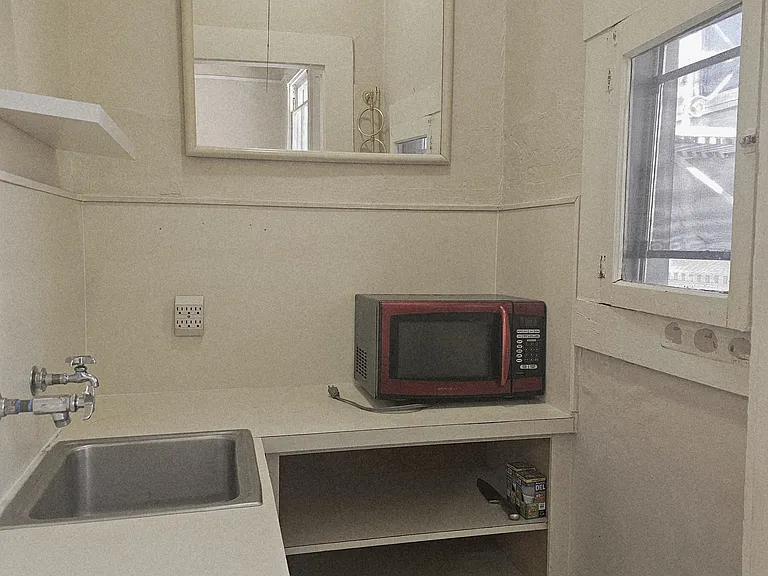 2124 NW Flanders St #16 — Photo 6
