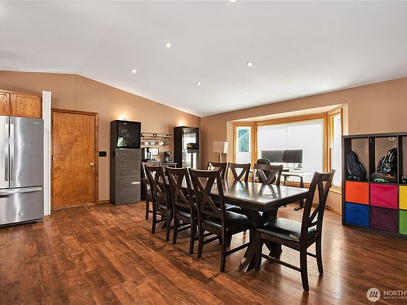 5th image of 4344 Montclair Drive SE