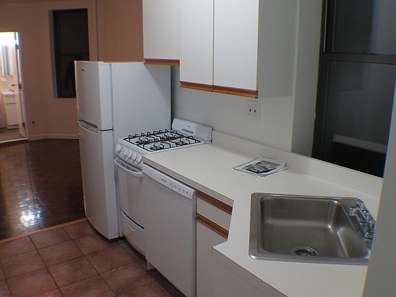 3rd image of 407 E 90th St APT 11