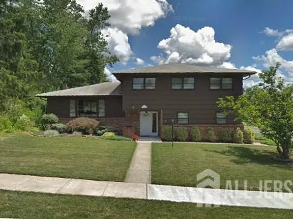52 Embroidery St, Sayreville, NJ 08872