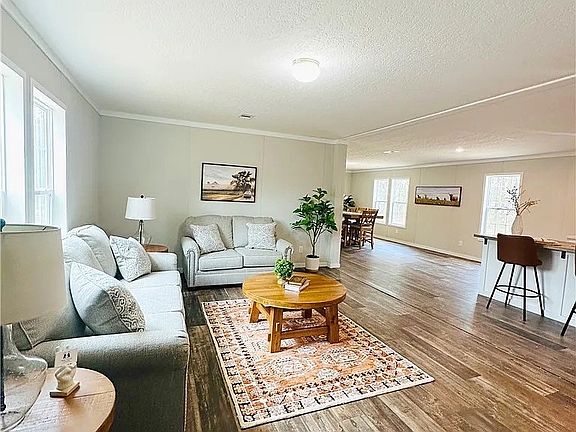 3rd image of 689 Auction Rd