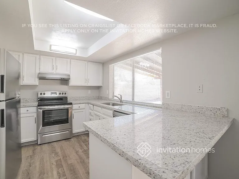 2902 W Sandra Ter — Photo 6