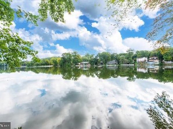 191 Lakeshore Dr, Oakland, NJ 07436
