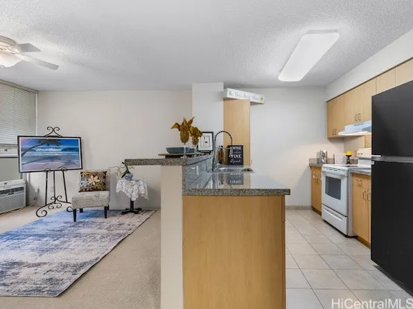 1315 Kalakaua Ave APT 1407, Honolulu, HI 96826