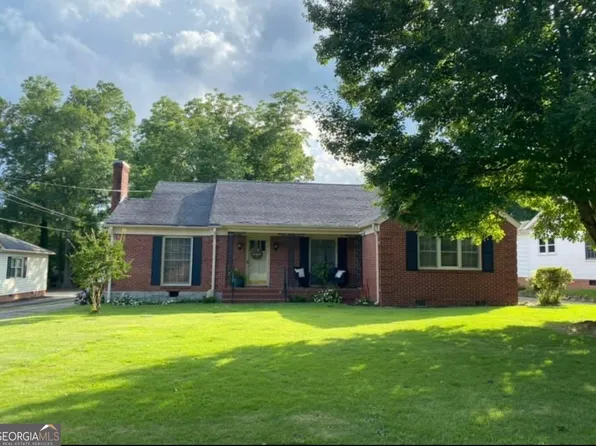 227 Lake Forest Dr, Elberton, GA 30635