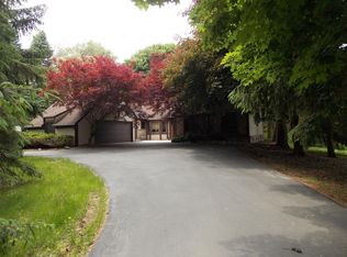 150 Trotter Trl, Milford, MI 48380