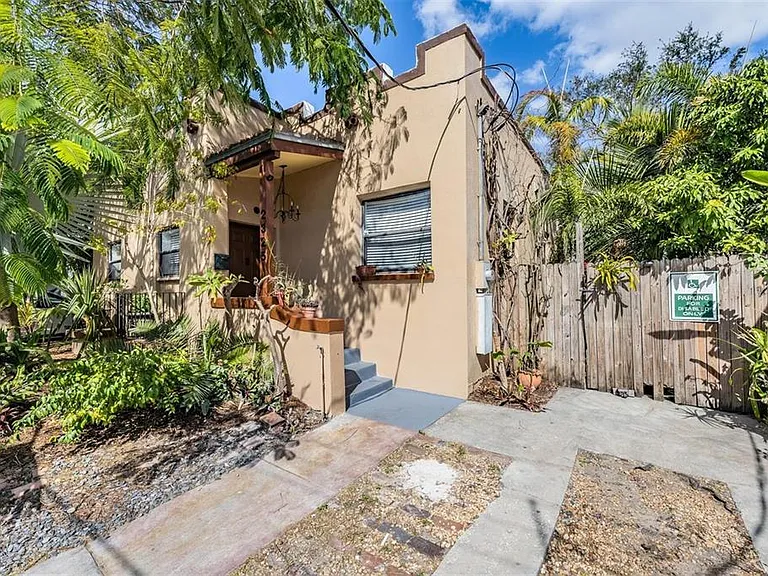 2325 W Green St — Photo 12
