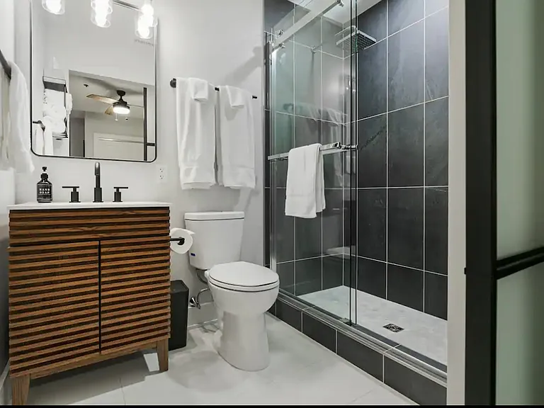 122 College St #202 — Photo 6