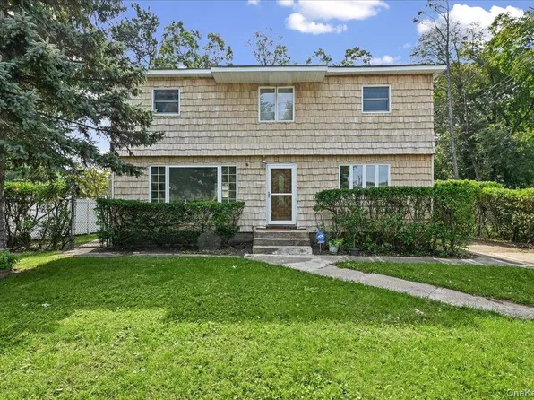 132 Commonwealth Drive, Wyandanch, NY 11798