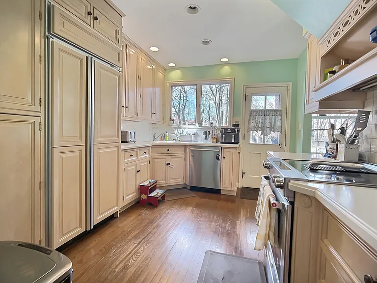 14575 Shaker Blvd — Photo 11