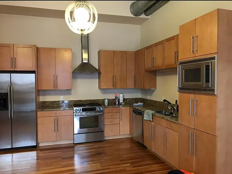 555 Rivergate Ln — Photo 7