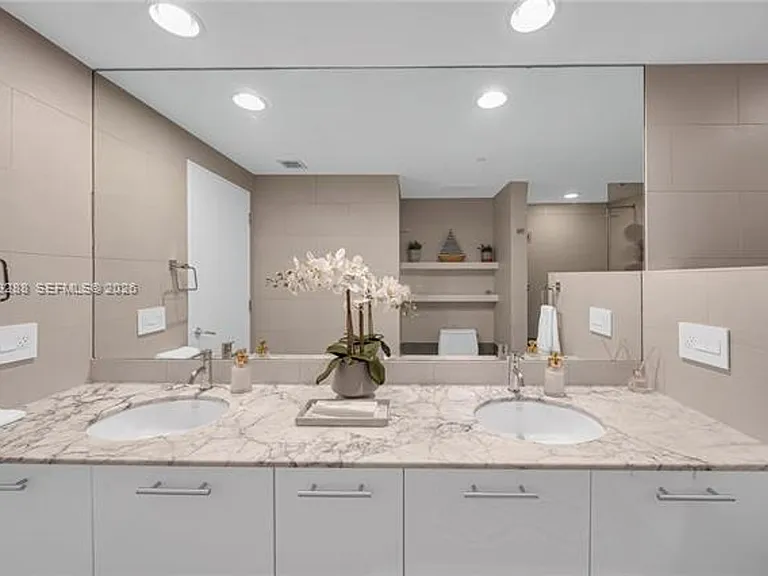 55 SE 6th St #1803 — Photo 26