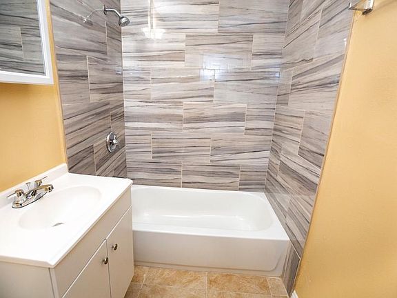 3rd image of 14719 S Berendo Ave #A