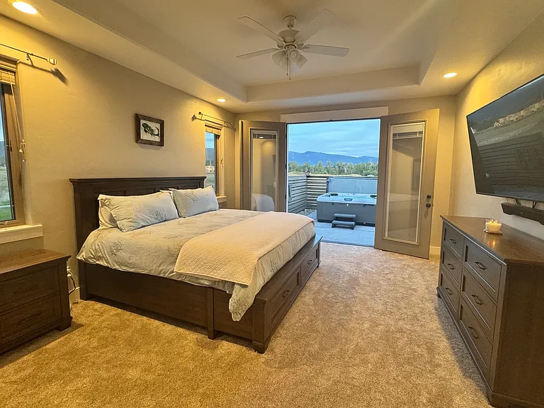 135 Baywood Dr — Photo 2