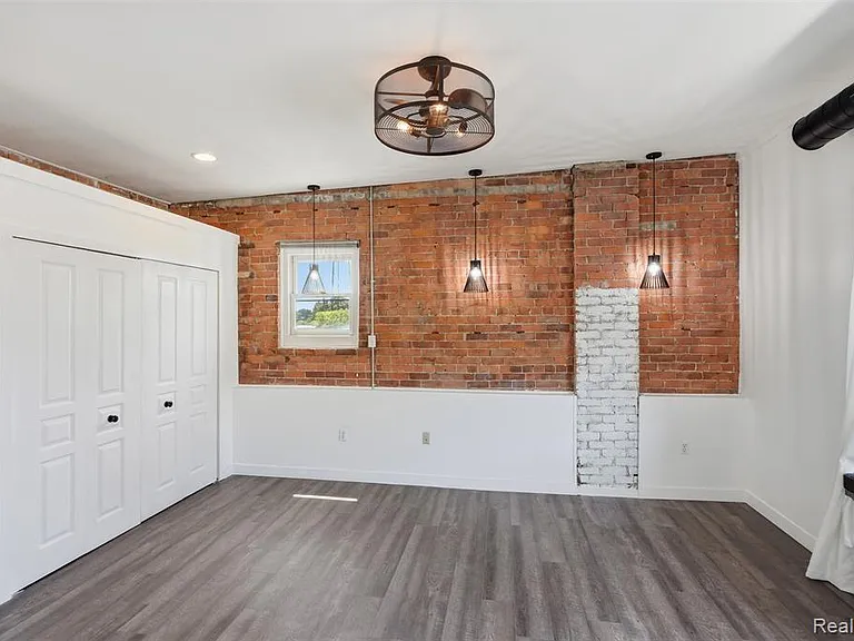 436 E Milwaukee St — Photo 18