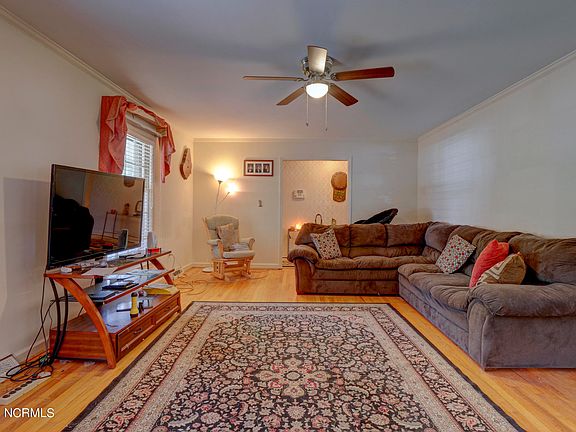 3rd image of 102 Cromwell Cir
