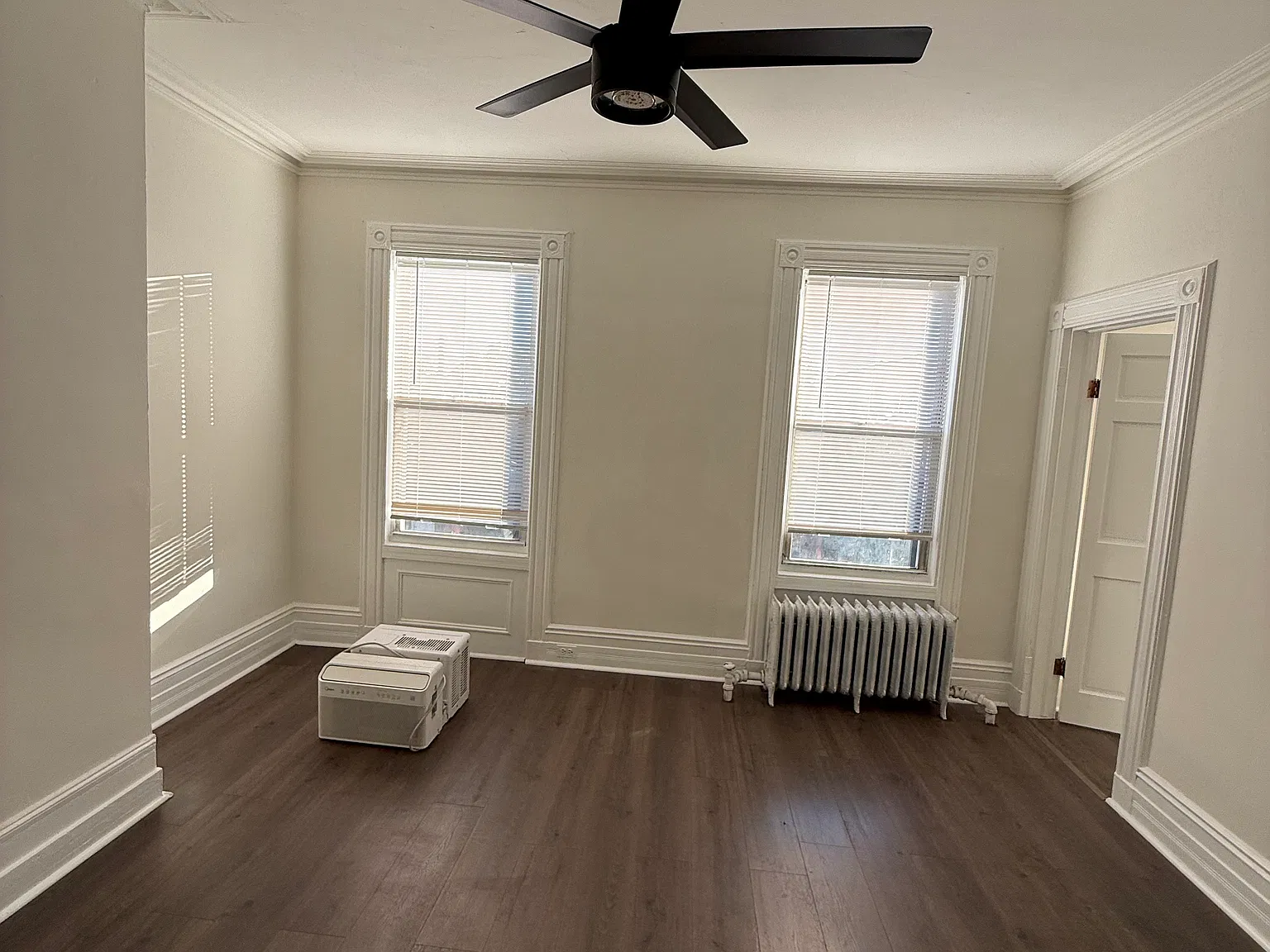98 Grace St — Photo 2