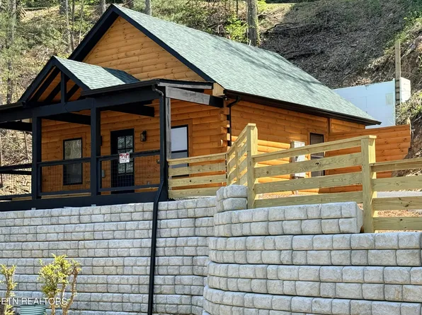 1026 Black Bear Cub Way, Sevierville, TN 37862