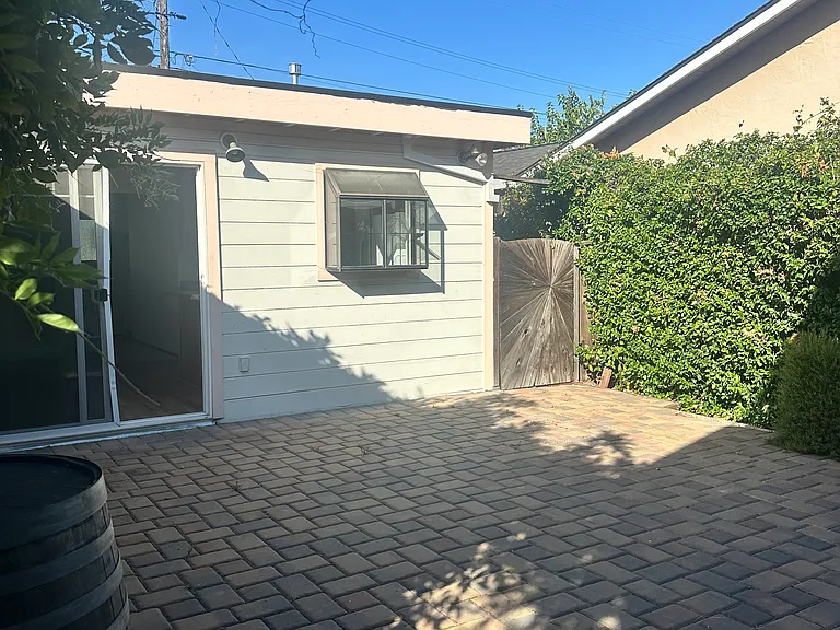 754 McLeod St — Photo 17