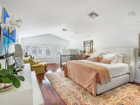 4th image of 2000 S Bayshore Dr APT 49