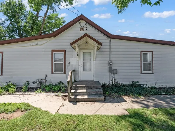 1107 E 12th St N, Newton, IA 50208