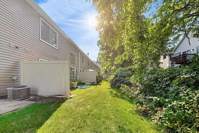 76 Cambridge Ave — Photo 4