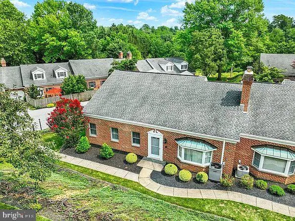 2032 Wyntre Brooke Dr S, York, PA 17403