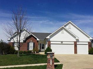 521 Petersburg Pl, Wentzville, MO 63385