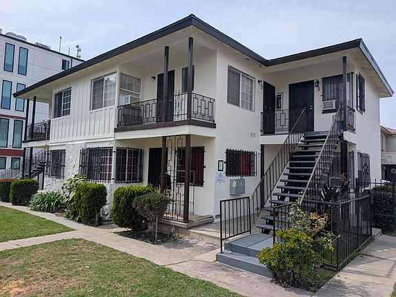 2nd image of 2901 Kenwood Ave APT 3