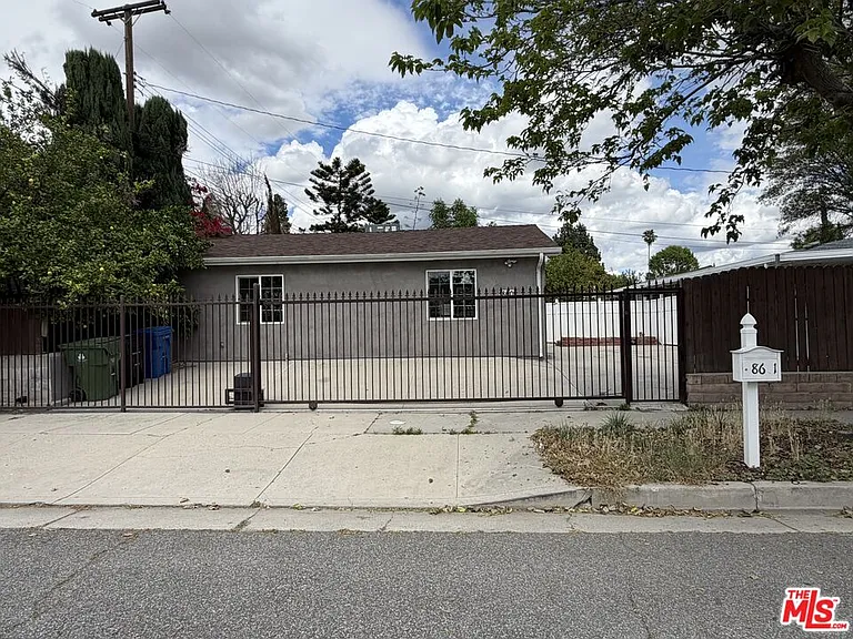 18601 Hiawatha St — Photo 17