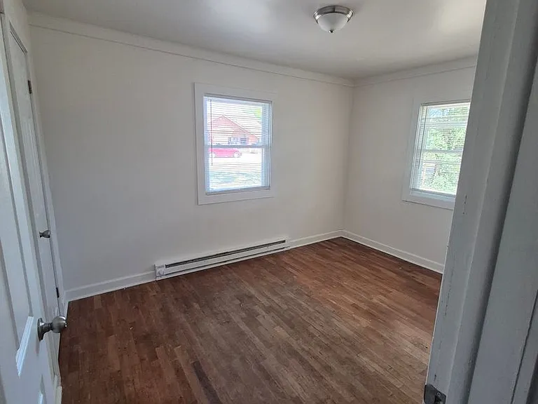 138 N Rechow Ave — Photo 8
