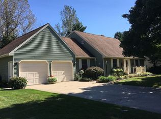 4713 Charlestown Dr, Stevensville, MI 49127