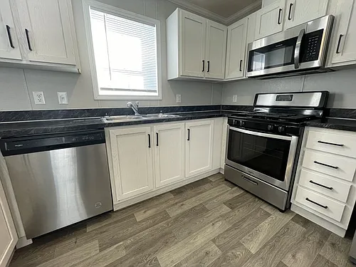 38000 Le Chateau Blvd Photo 1