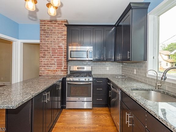 4th image of 33 Glendale St #A