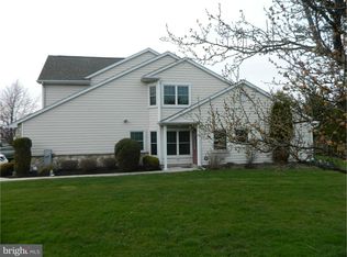 25 Ashley Dr, Warminster, PA 18974